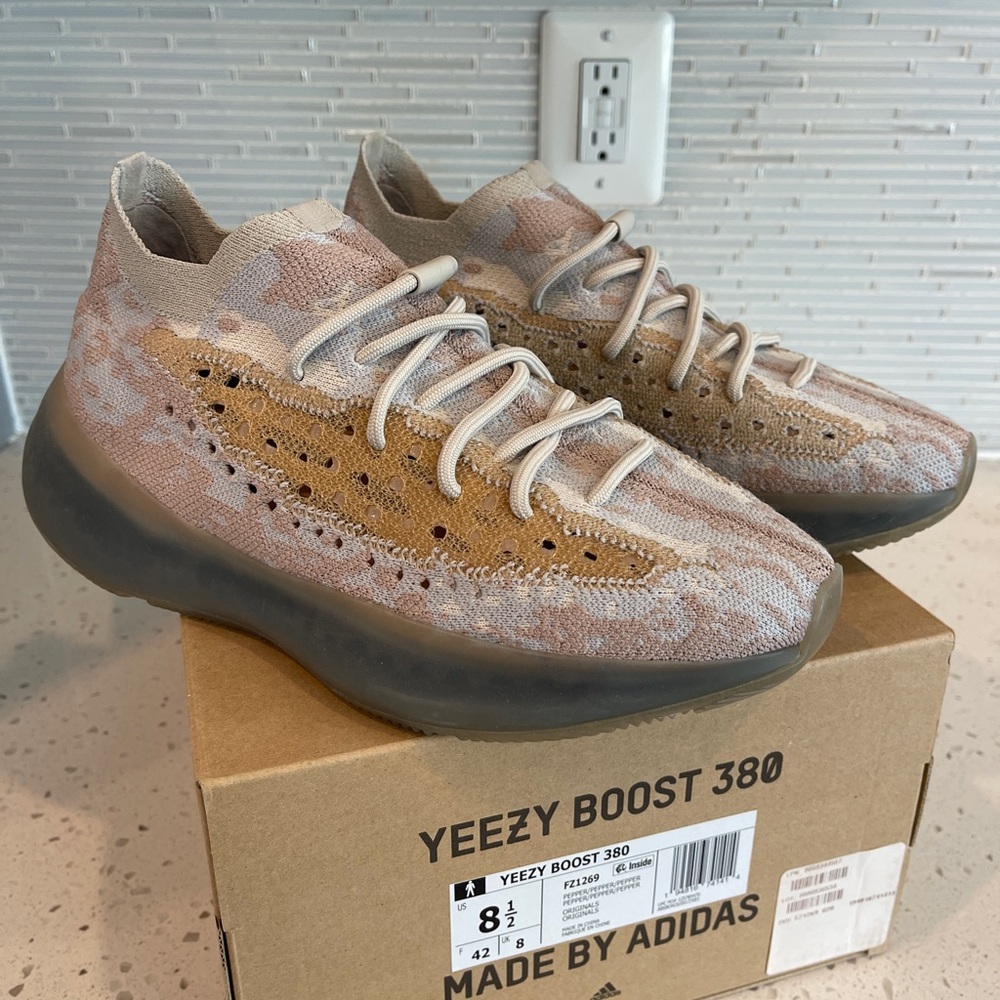 Adidas Yeezy Boost 380 Pepper Pepper Sneakers